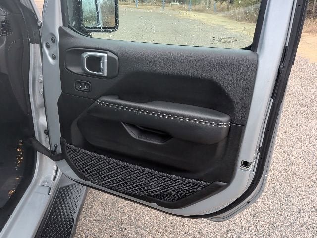 Used 2022 Jeep Wrangler Unlimited Sahara AWD/4WD image 9