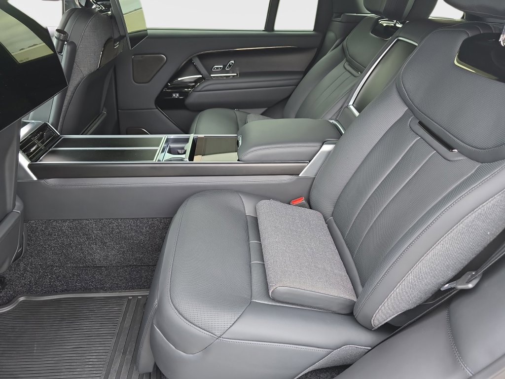 New 2025 Land Rover Range Rover SV AWD/4WD image 15