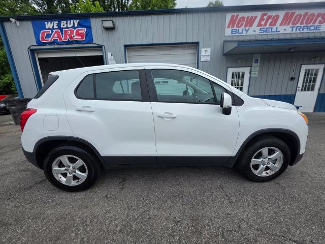 Used 2016 Chevrolet Trax LS AWD/4WD image 4