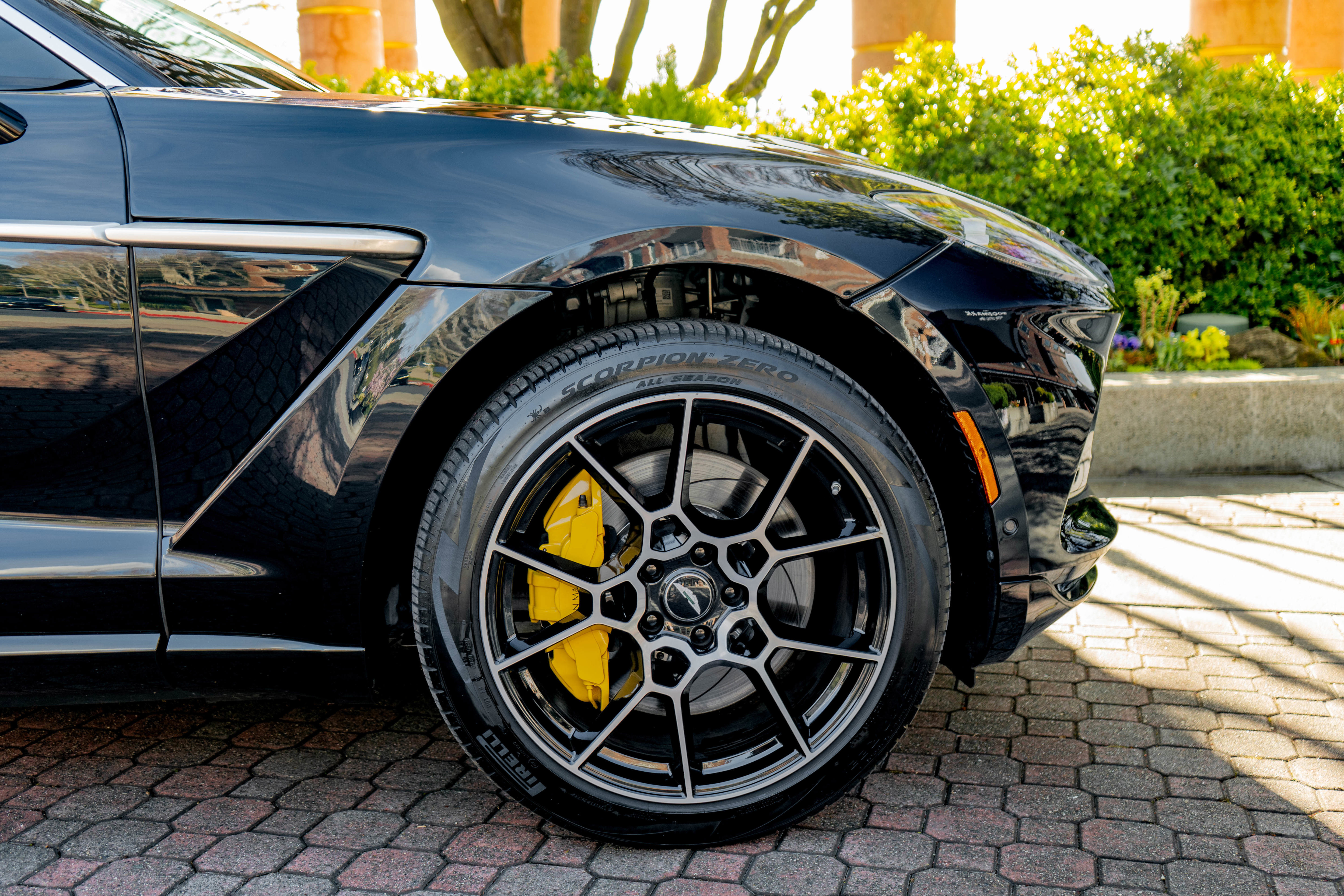 Used 2021 Aston Martin DBX image 4