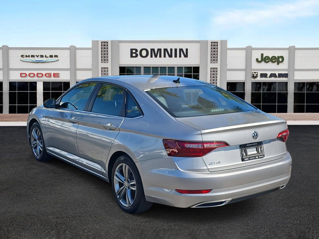 Used 2021 Volkswagen Jetta R-Line w/ R-Line Cold Weather Package image 4