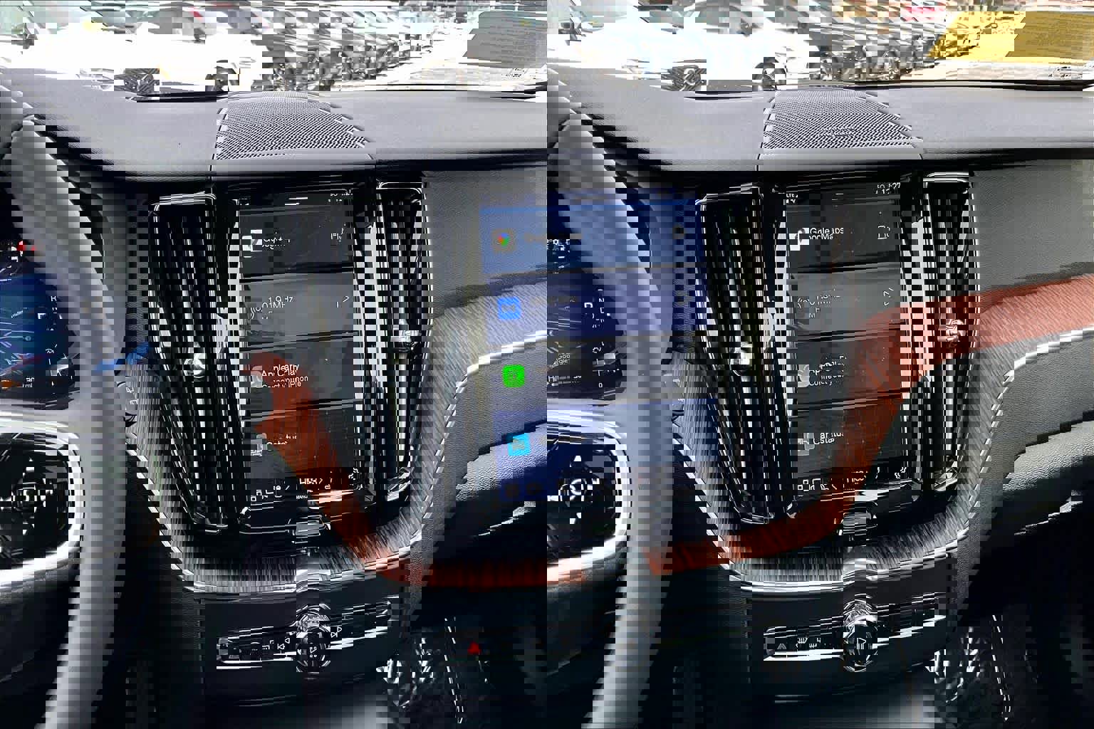 Certified 2023 Volvo XC60 B5 Plus image 6