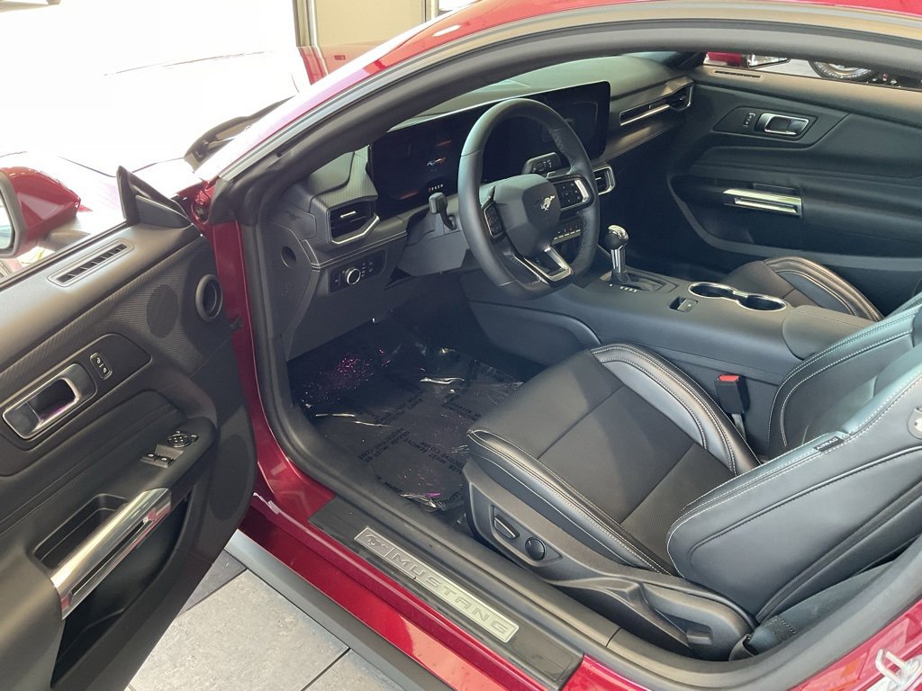 Used 2025 Ford Mustang GT Premium image 8