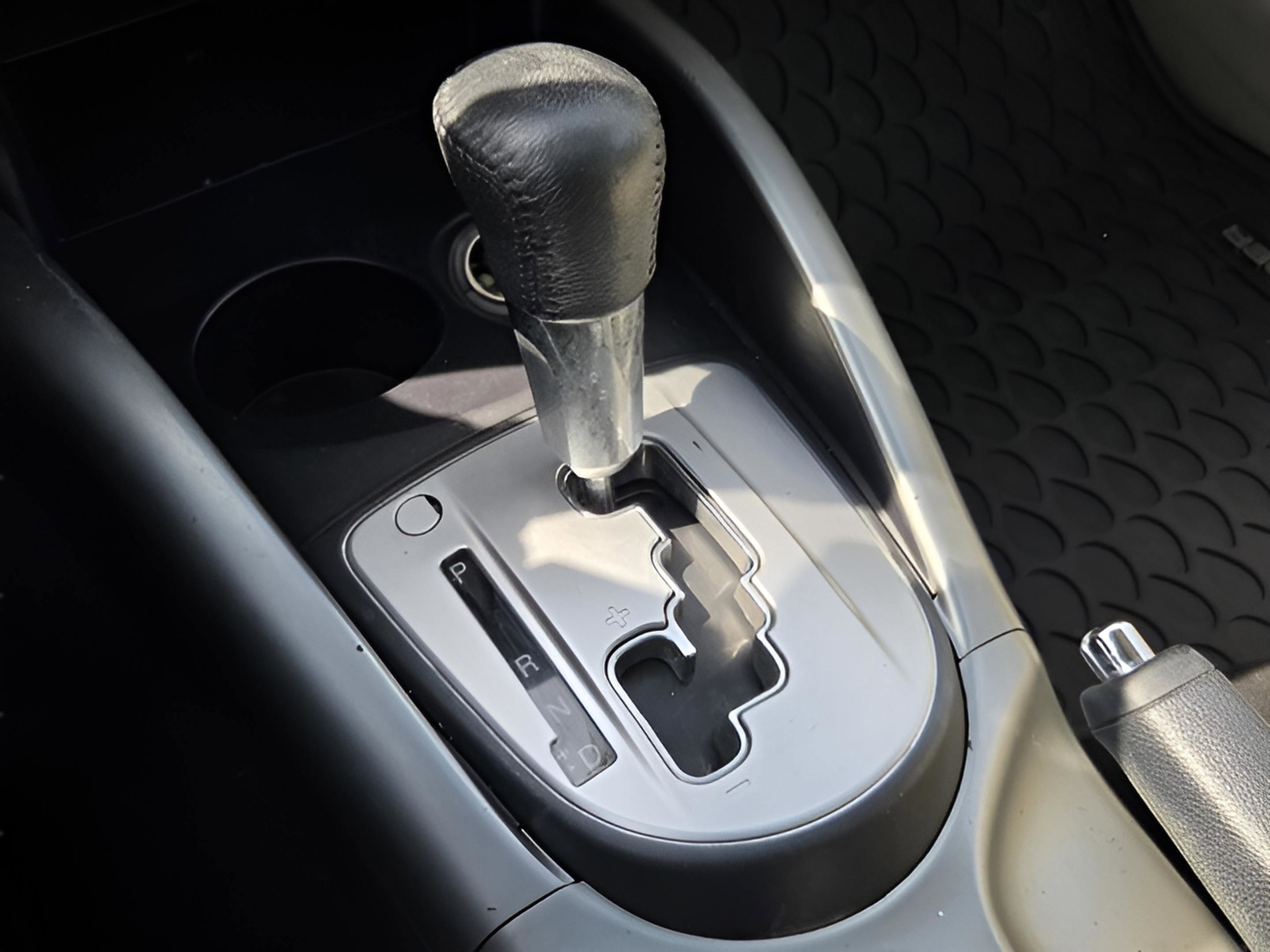 Used 2010 Mitsubishi Outlander XLS image 15