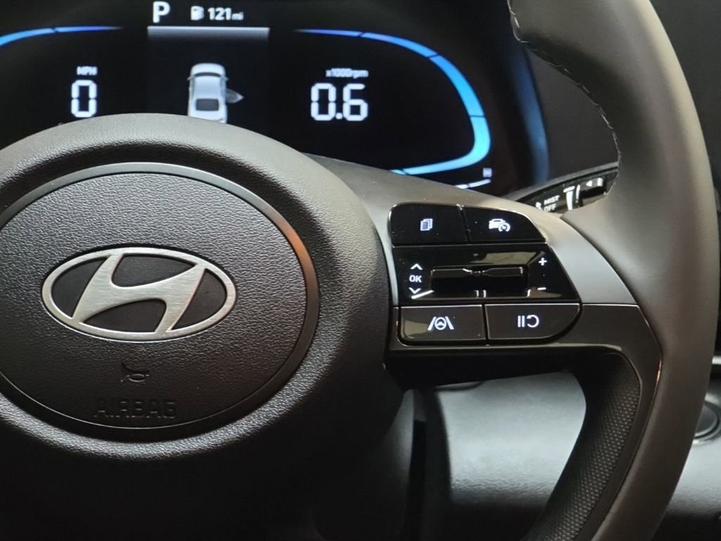 Certified 2025 Hyundai Elantra Sport image 18