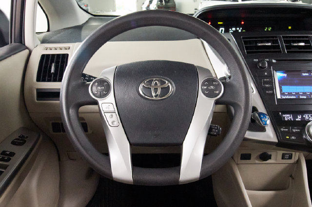 Used 2014 Toyota Prius V Three FWD image 7