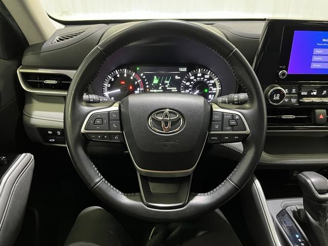 Used 2023 Toyota Highlander LE AWD/4WD image 20