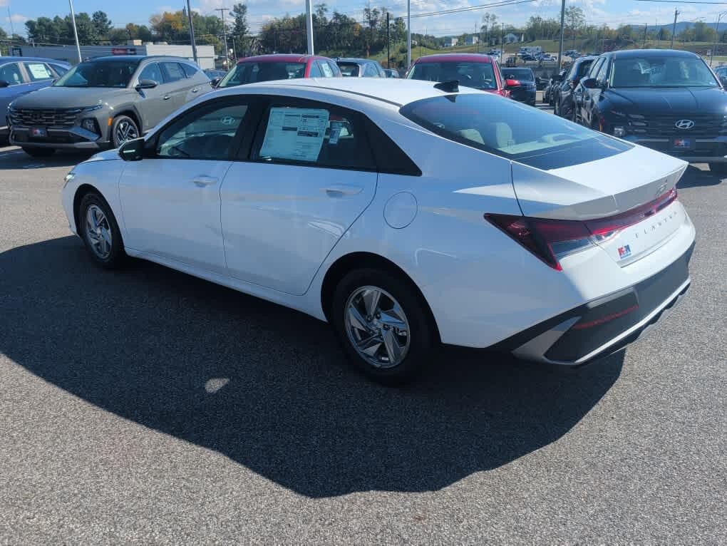 New 2026 Hyundai Elantra SE FWD image 10
