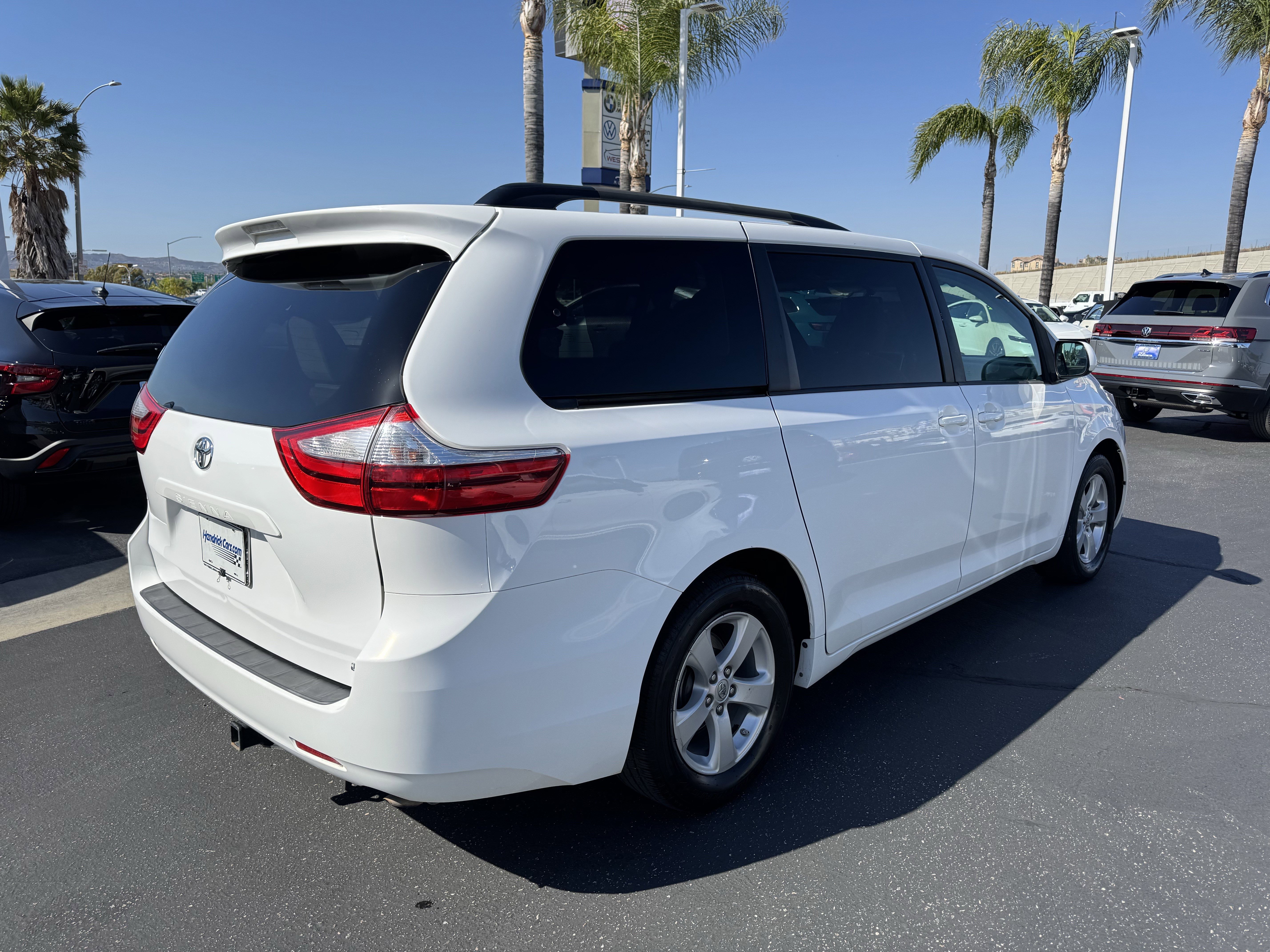 Used 2017 Toyota Sienna LE FWD image 10