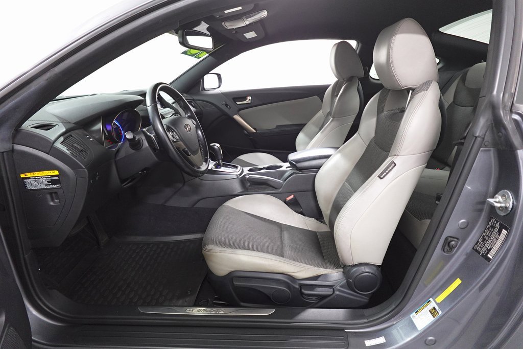 Used 2016 Hyundai Genesis 3.8 image 8