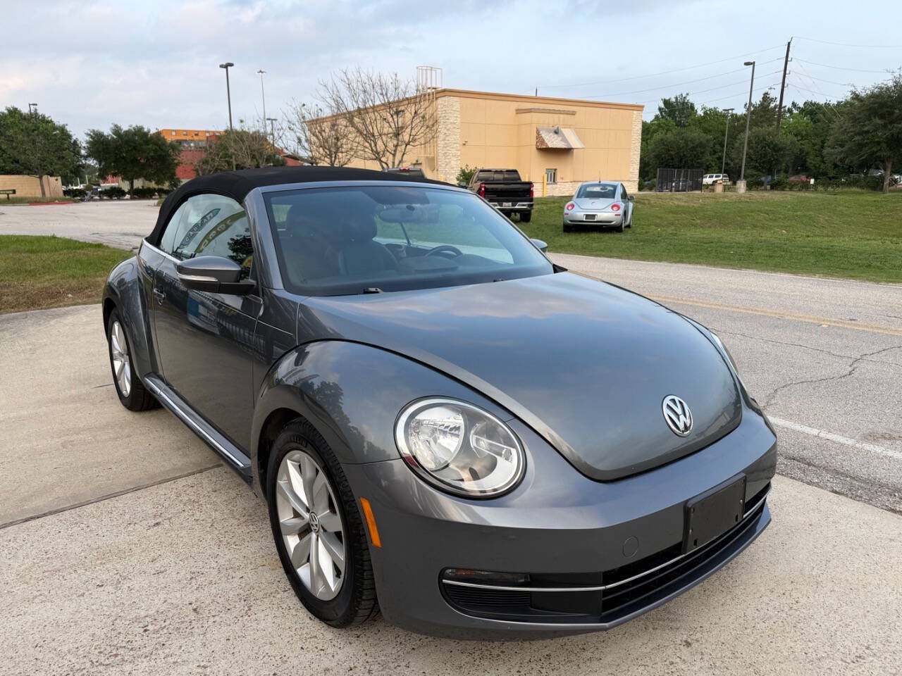 Used 2013 Volkswagen Beetle TDI FWD image 4