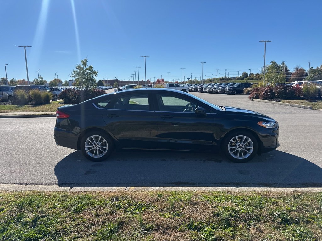 Used 2020 Ford Fusion SE image 4