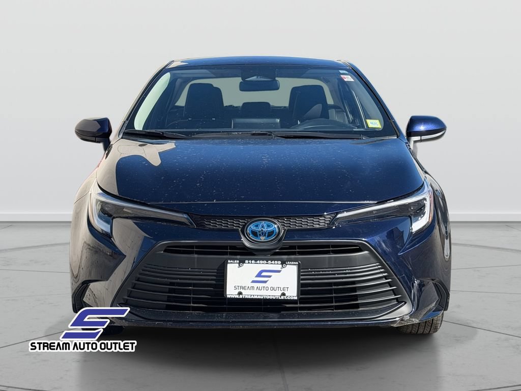 Used 2023 Toyota Corolla LE FWD image 2