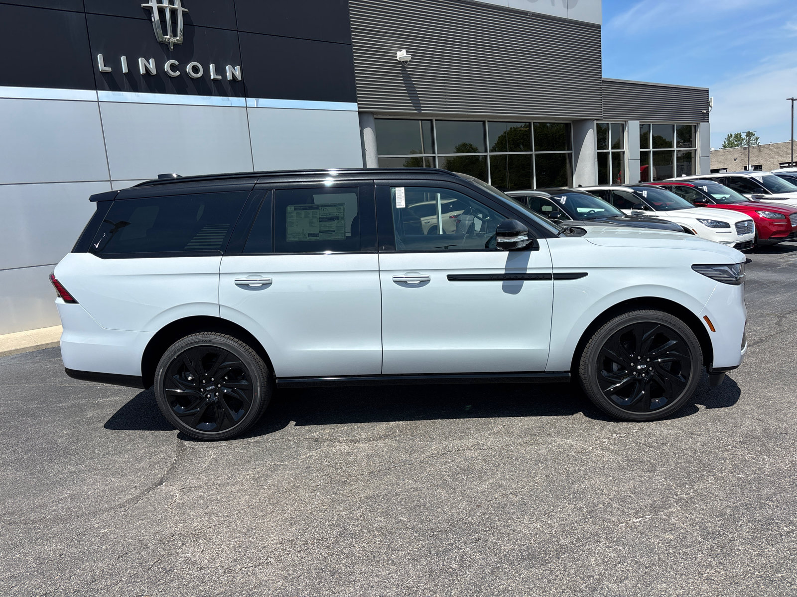 New 2026 Lincoln Navigator Black Label AWD/4WD image 8