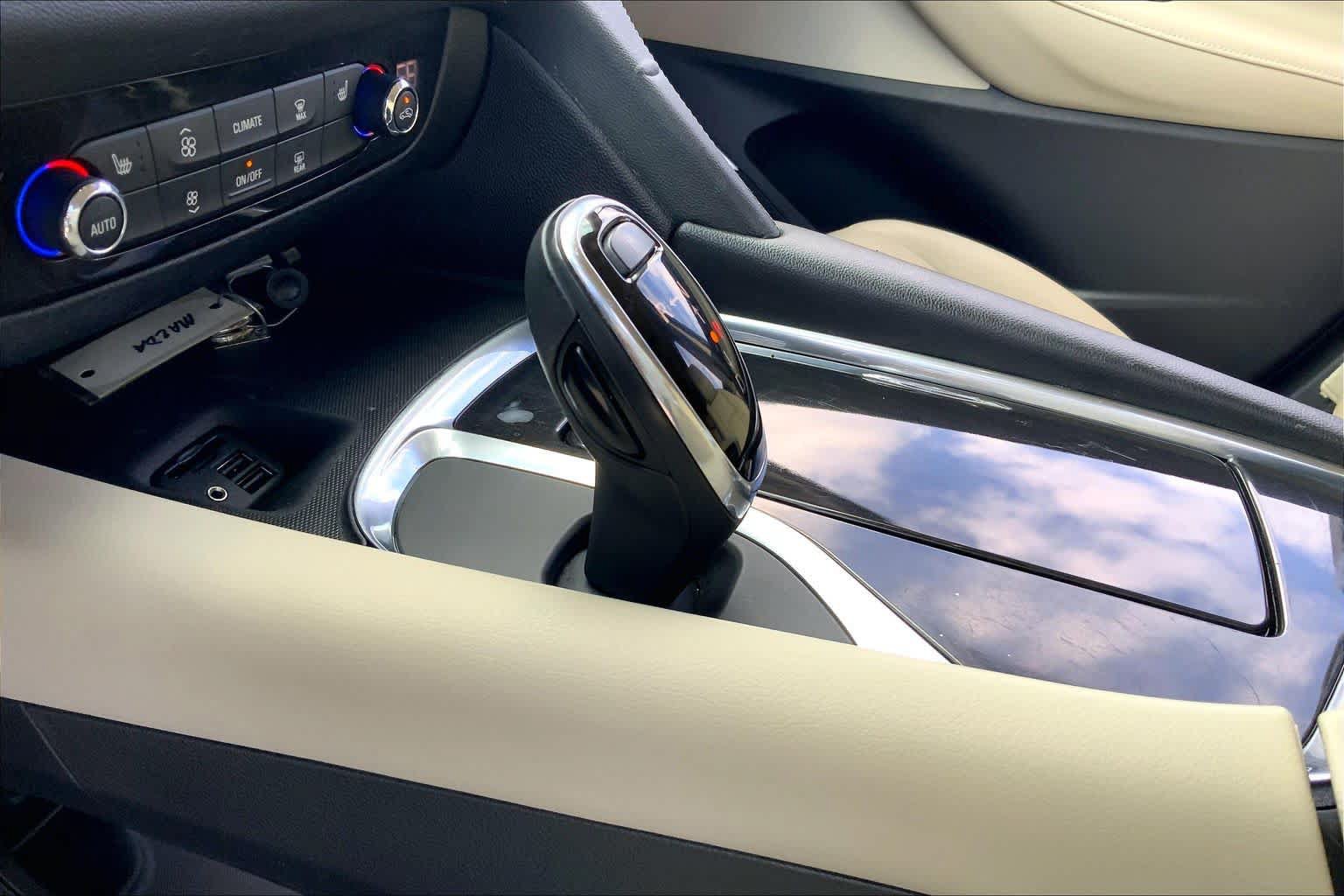 Used 2020 Buick Enclave Essence FWD image 17