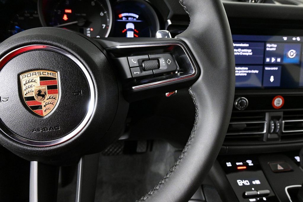 Used 2025 Porsche Macan image 11