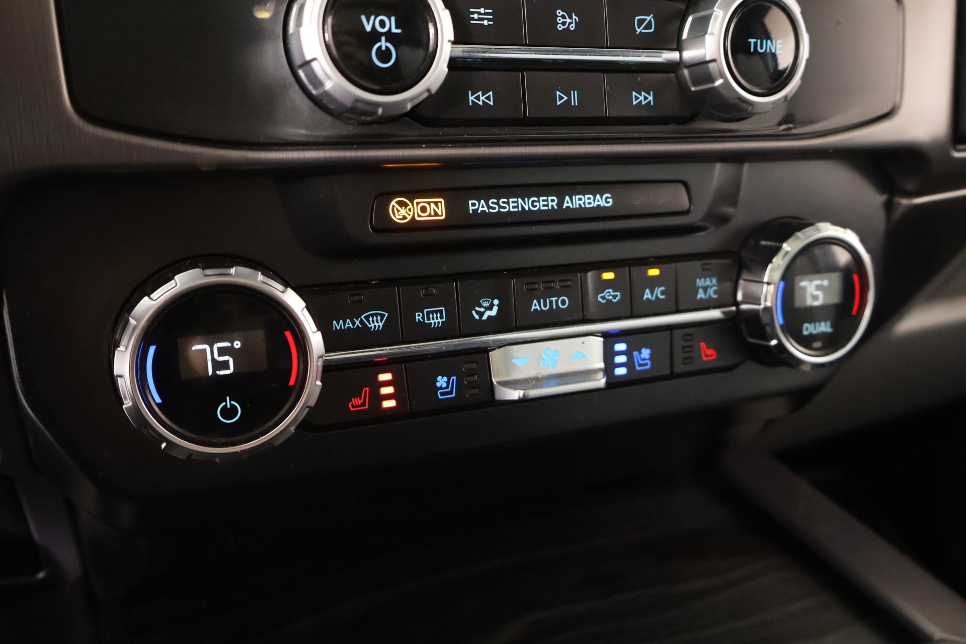 Used 2022 Ford F250 Limited w/ FX4 Off-Road Package AWD/4WD image 8