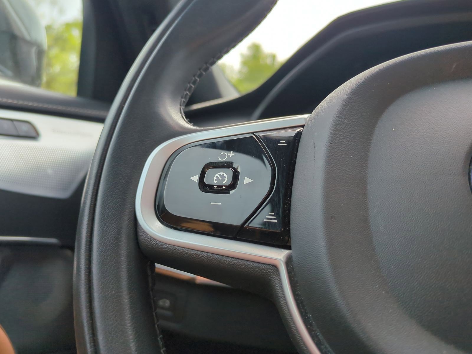 Used 2021 Volvo XC90 T6 Inscription w/ Lounge Package image 19