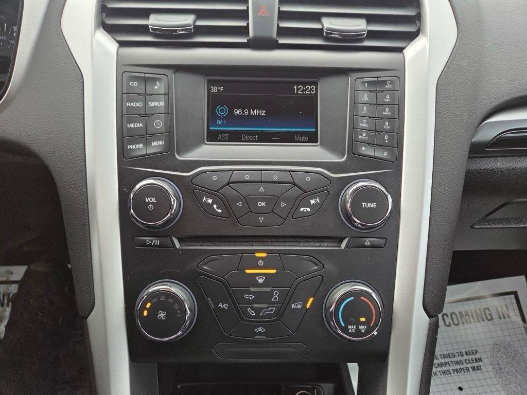 Used 2015 Ford Fusion SE w/ Equipment Group 201A FWD image 32