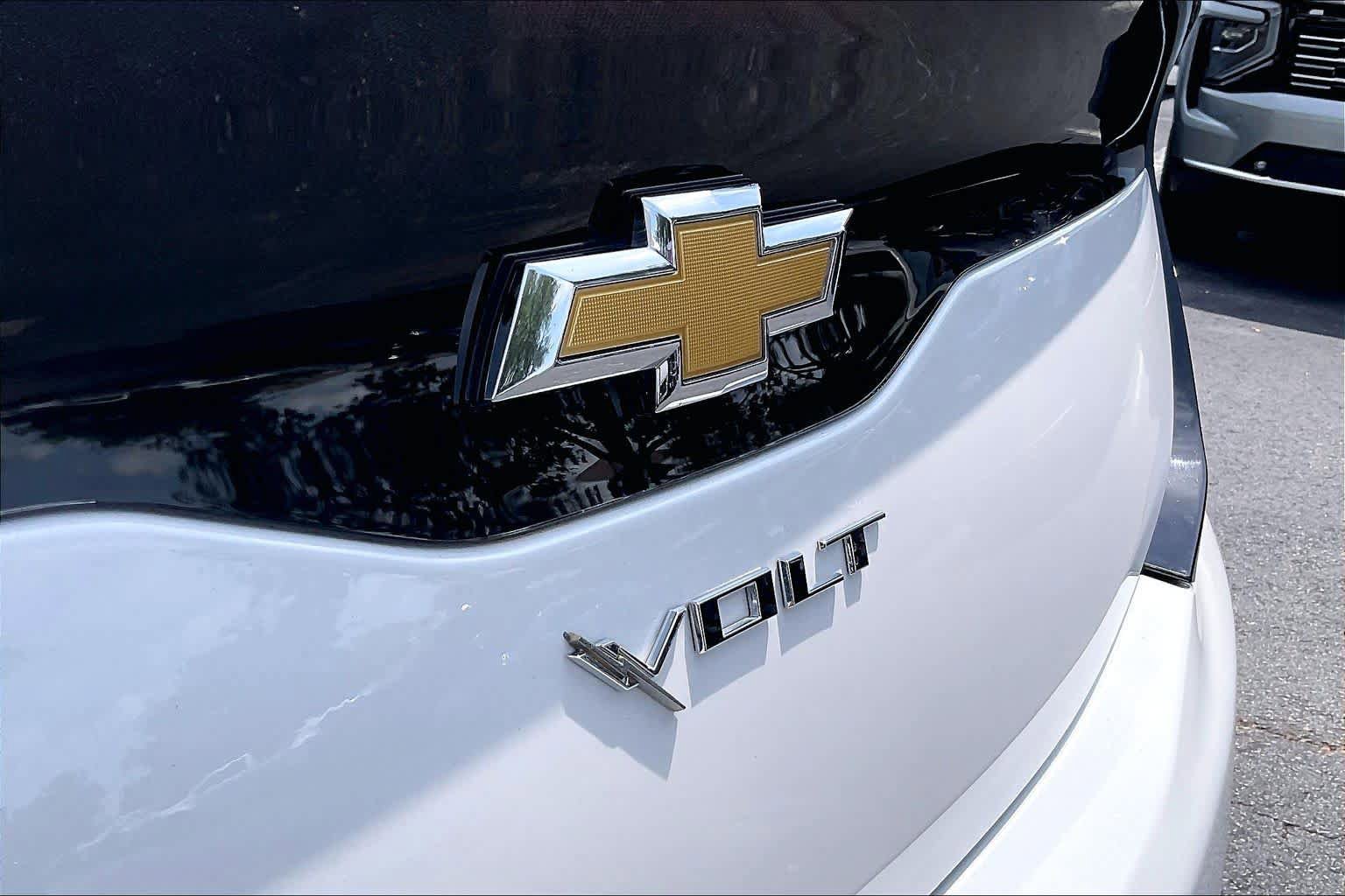 Used 2018 Chevrolet Volt Premier w/ Driver Confidence Package FWD image 9