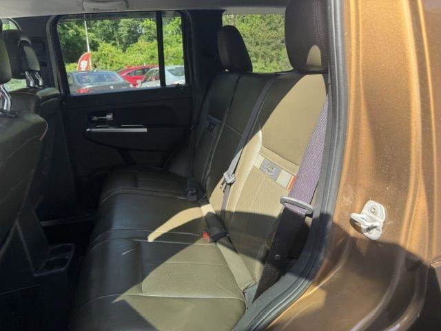 Used 2011 Jeep Liberty 70th Anniversary AWD/4WD image 14