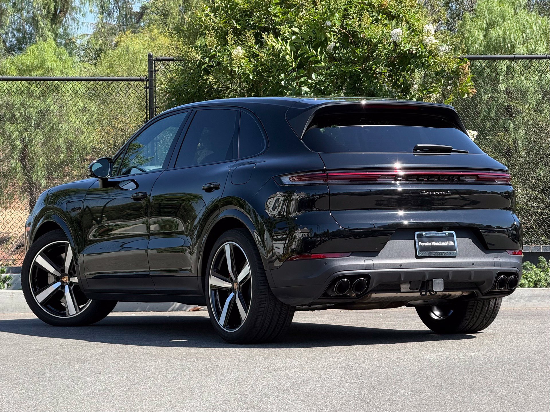 Used 2025 Porsche Cayenne S AWD/4WD image 3