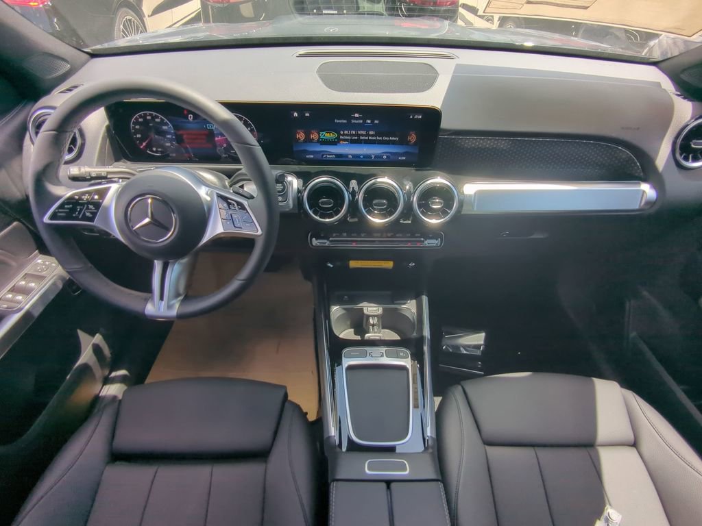 New 2025 Mercedes-Benz GLB 250 GLB 250 image 2