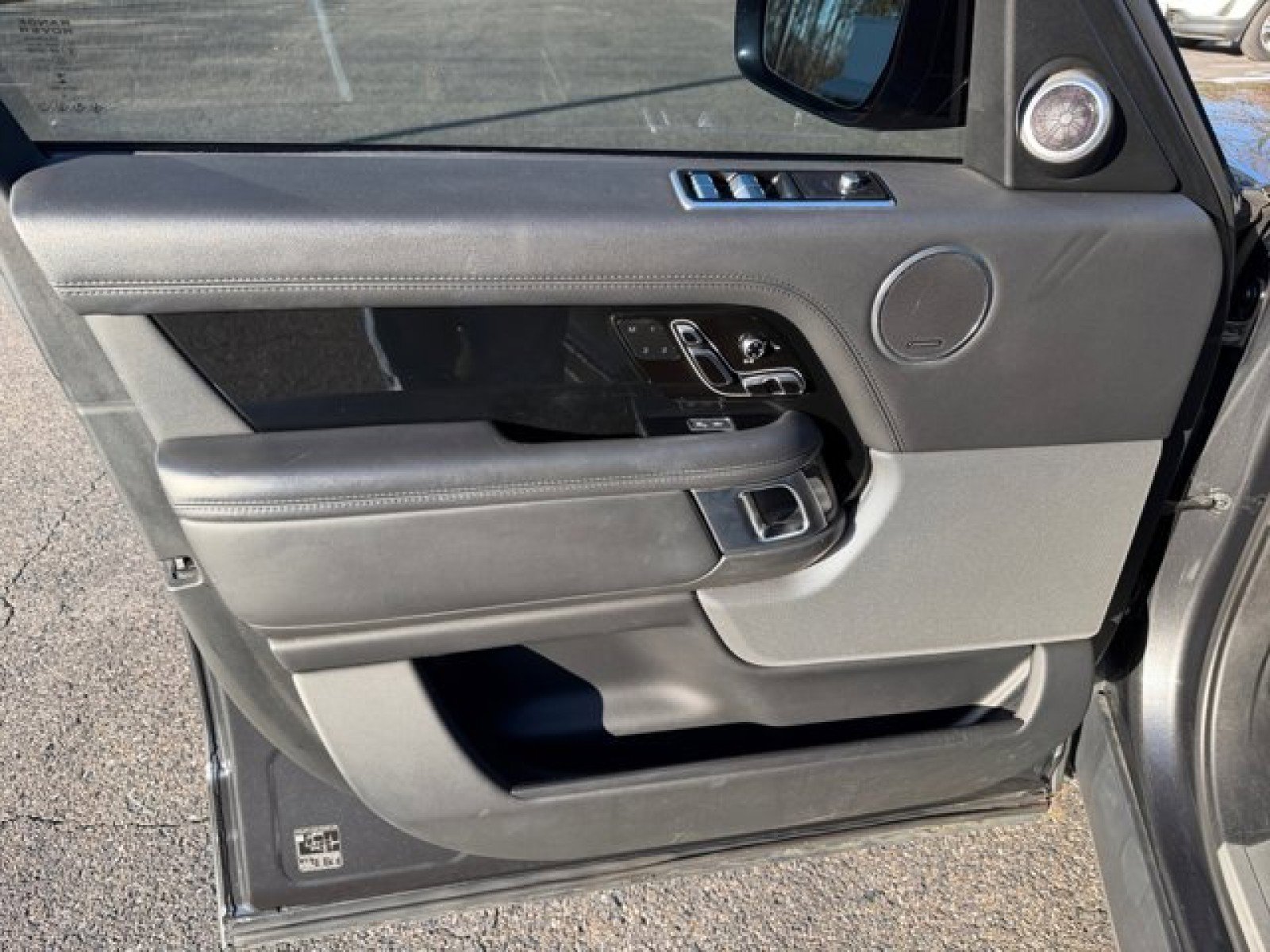 Used 2020 Land Rover Range Rover HSE image 21