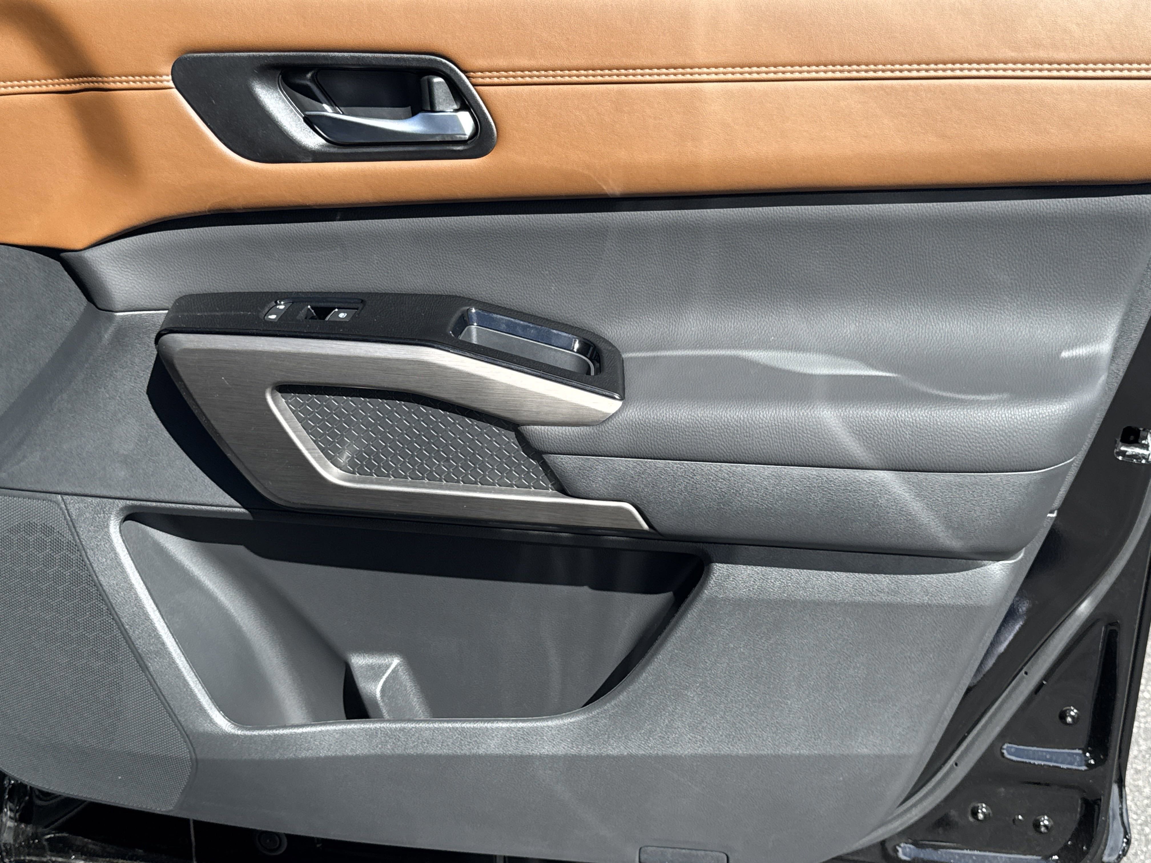 New 2025 Nissan Pathfinder Platinum w/ Cargo Package image 25