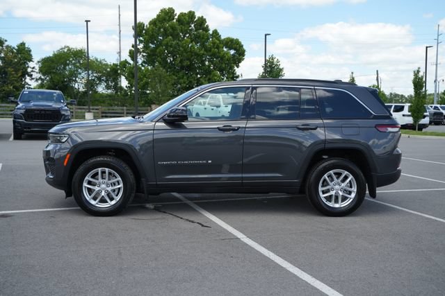 New 2026 Jeep Grand Cherokee Laredo w/ Trailer Tow Package AWD/4WD image 4