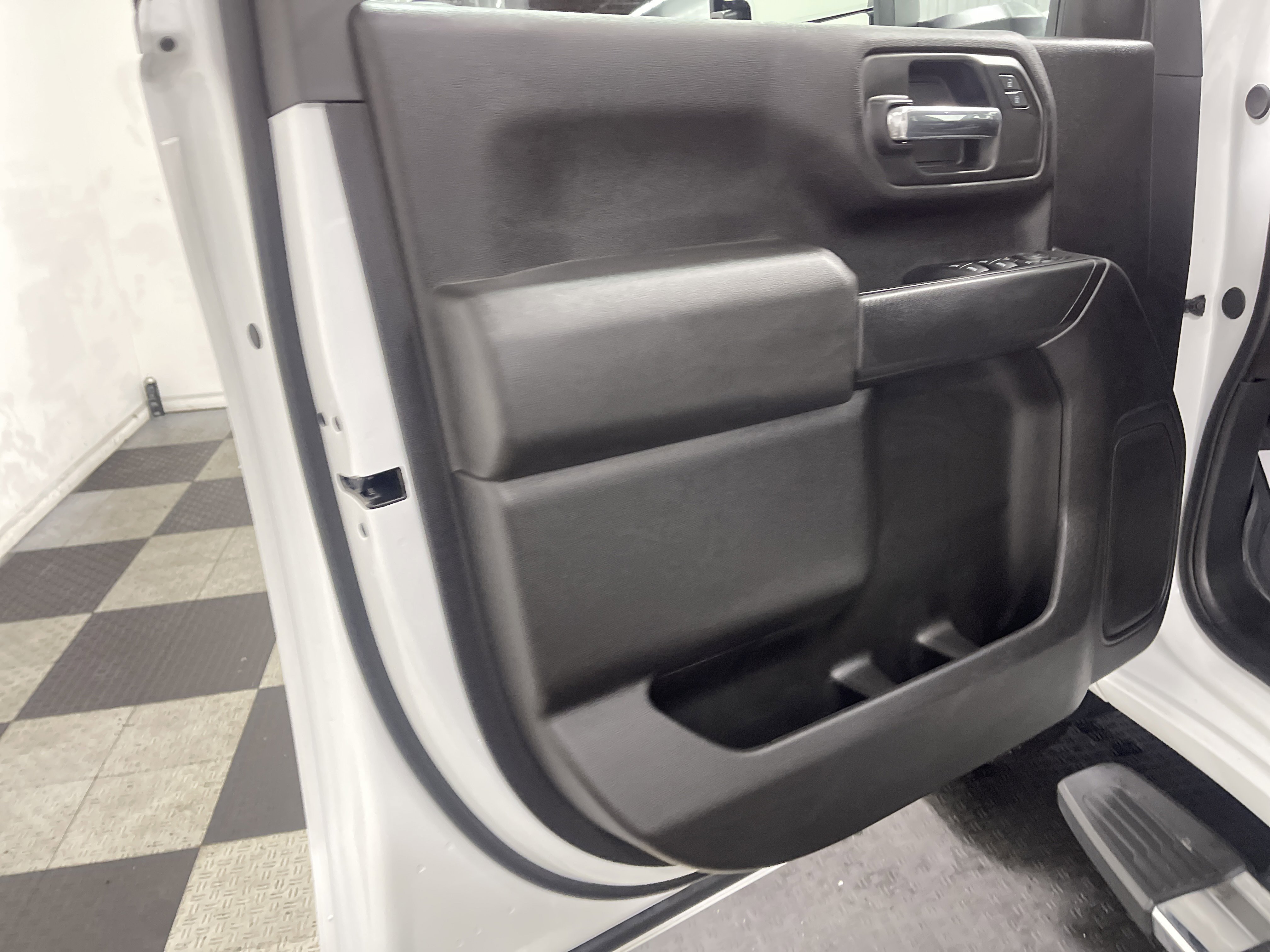 Used 2024 Chevrolet Silverado 2500 Custom w/ Custom Value Package image 10