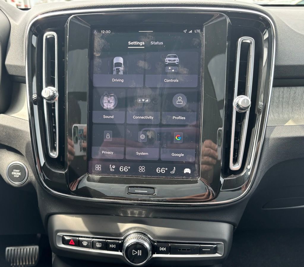 Used 2024 Volvo XC40 B5 Core image 11