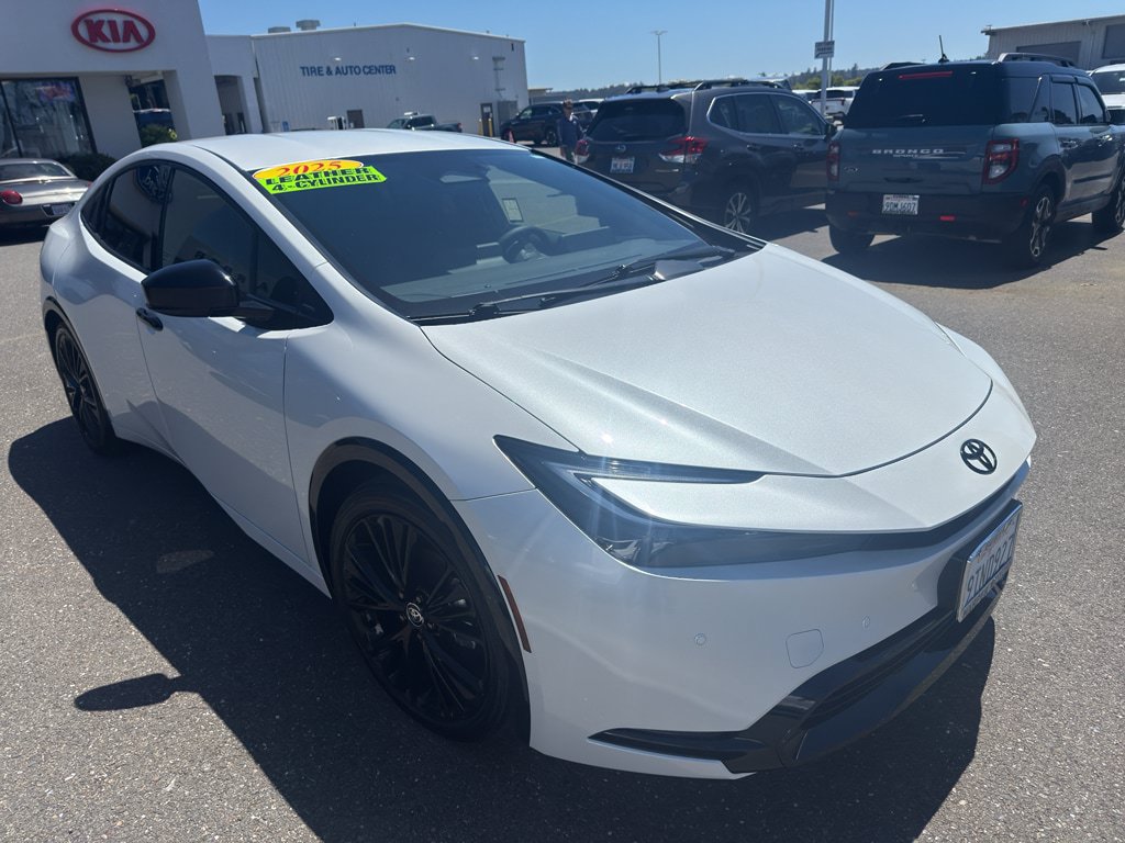 Used 2025 Toyota Prius FWD image 7