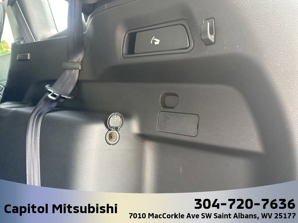 New 2025 Mitsubishi Outlander SEL image 17