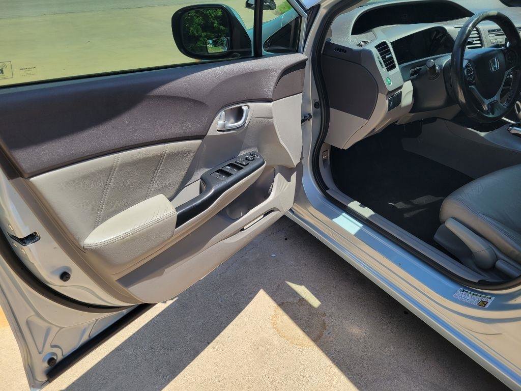 Used 2012 Honda Civic Hybrid Sedan image 9