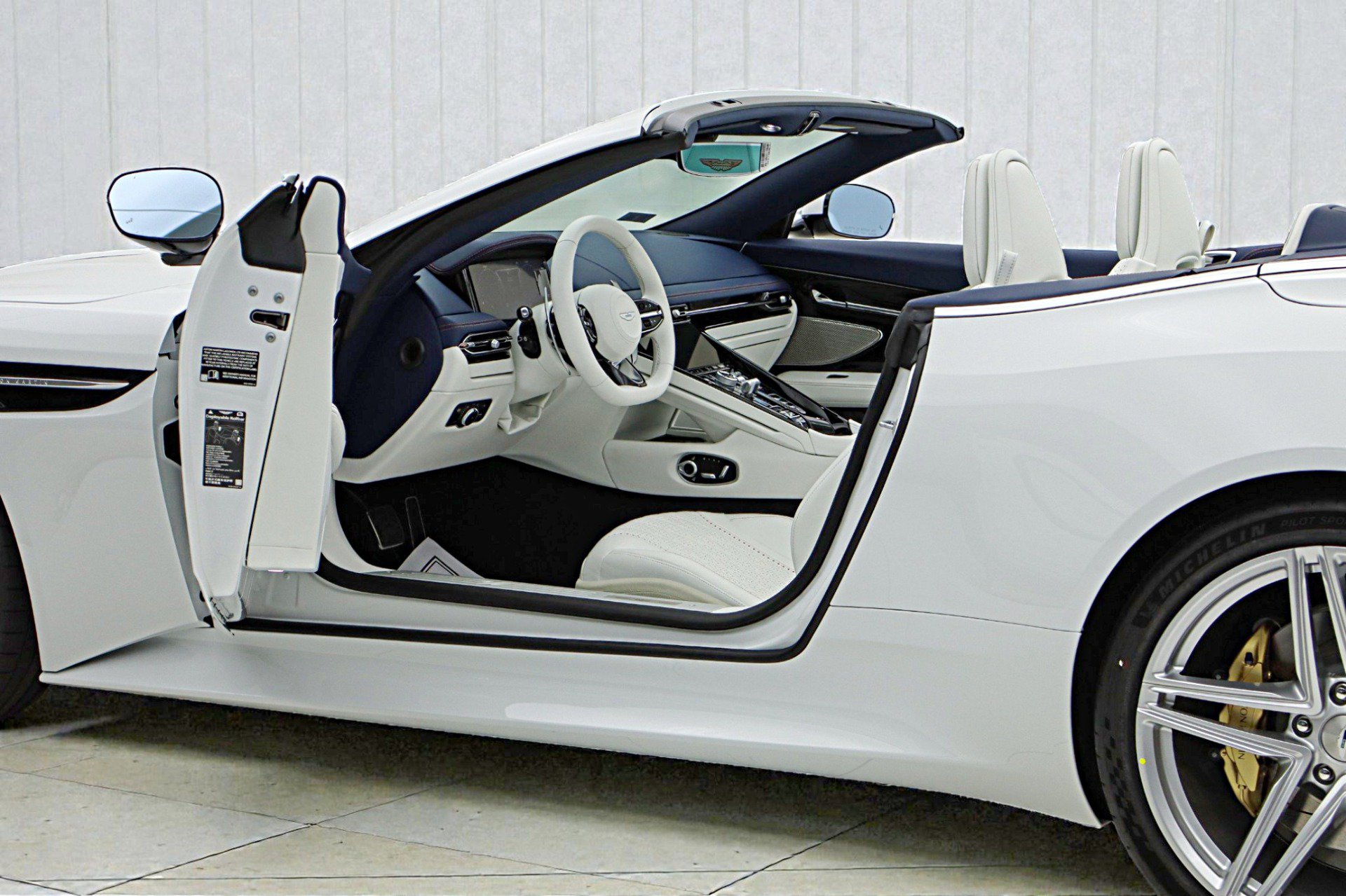 Used 2026 Aston Martin DB12 Convertible RWD image 6