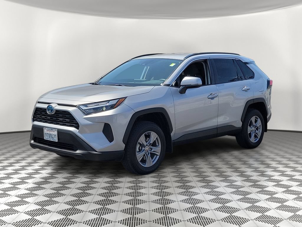 Used 2024 Toyota RAV4 LE AWD/4WD image 3