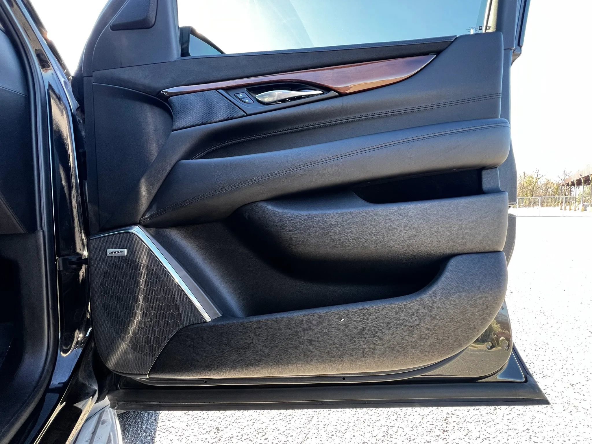 Used 2015 Cadillac Escalade ESV Luxury image 24