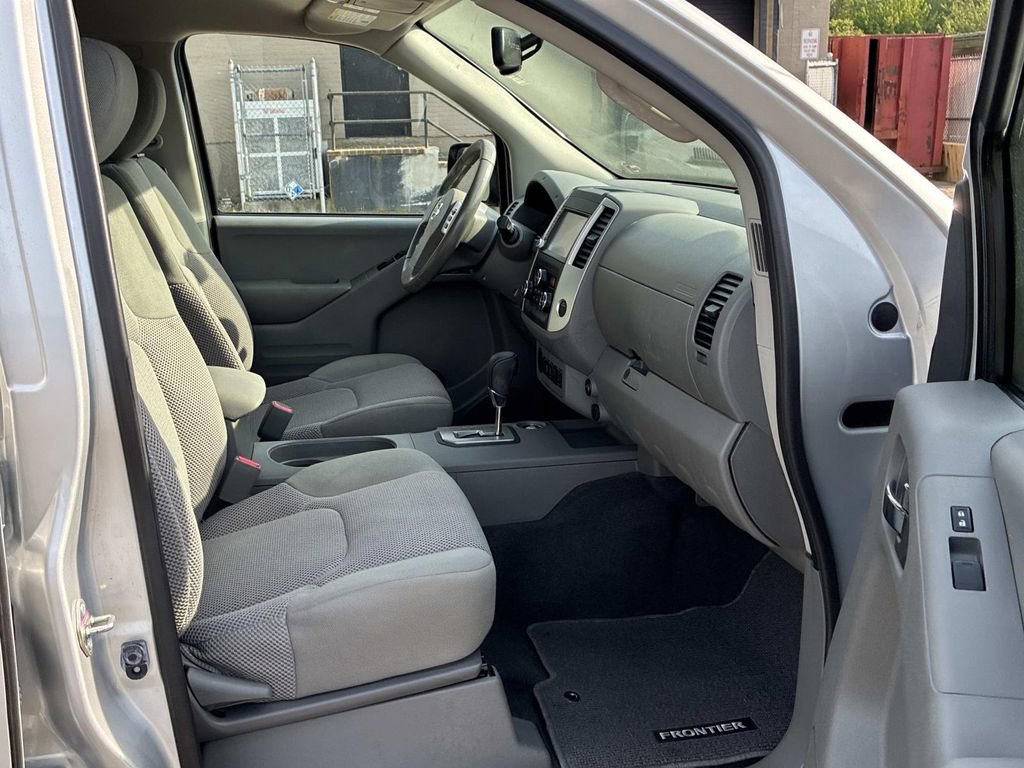 Used 2020 Nissan Frontier SV RWD image 10