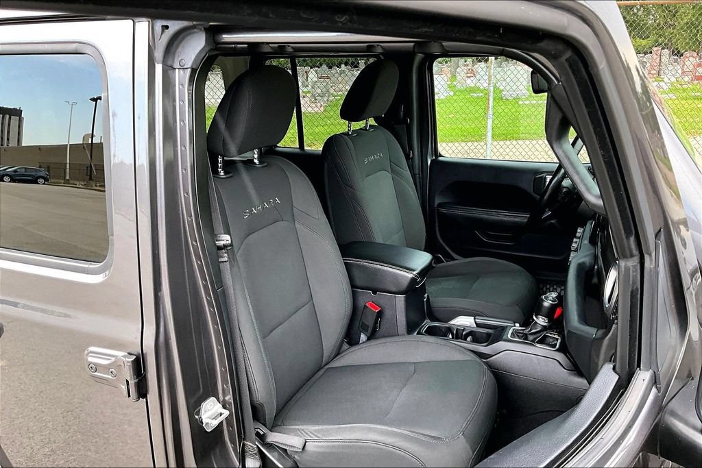 Used 2018 Jeep Wrangler Unlimited Sahara AWD/4WD image 7