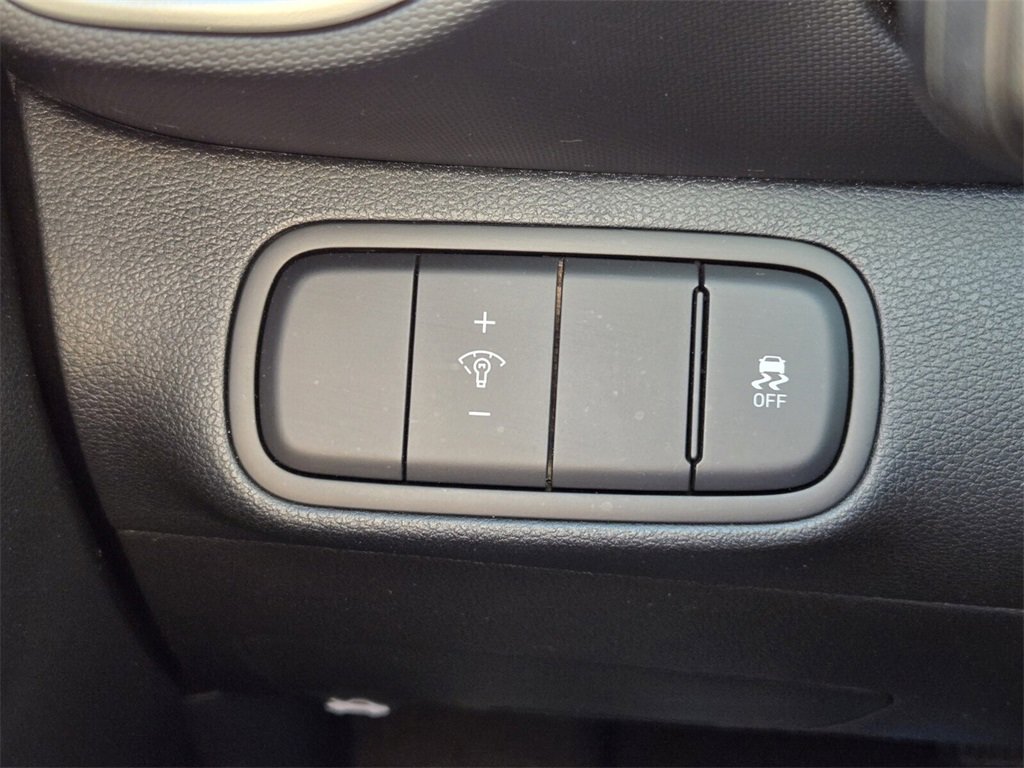 Certified 2024 Hyundai Venue SEL image 29