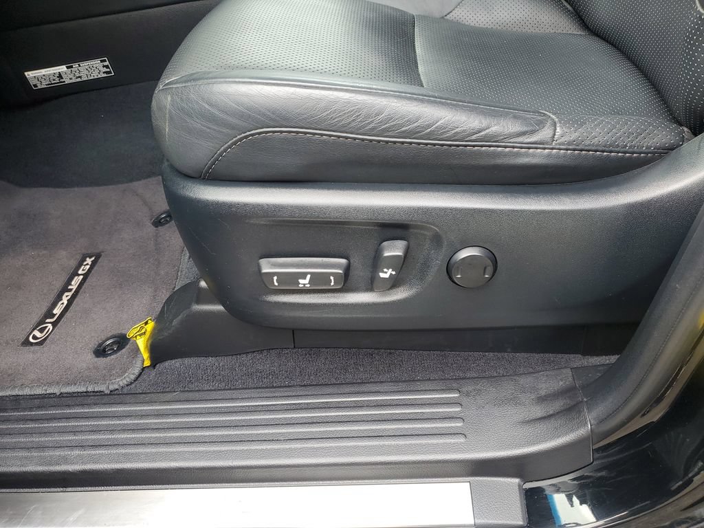 Used 2023 Lexus GX 460 Luxury w/ Accessory Package AWD/4WD image 18