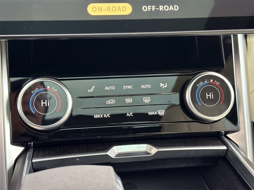 Used 2023 Land Rover Range Rover SE image 25