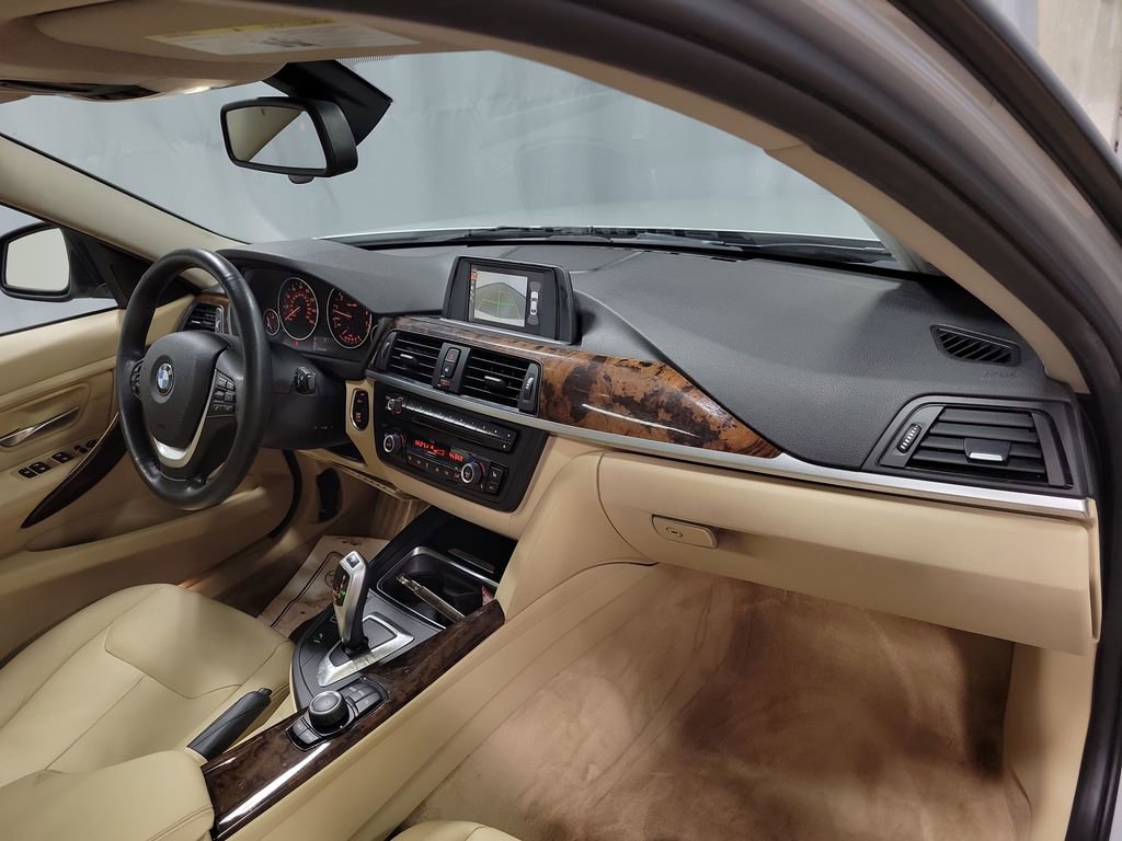 Used 2015 BMW 328i xDrive Sedan w/ Premium Package image 29