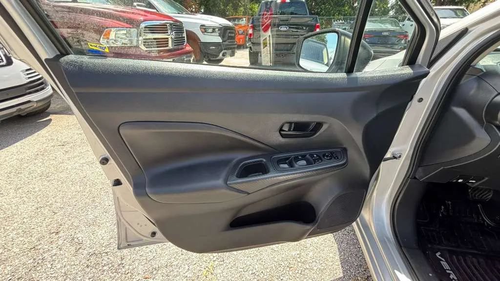 Used 2020 Nissan Versa S FWD image 11