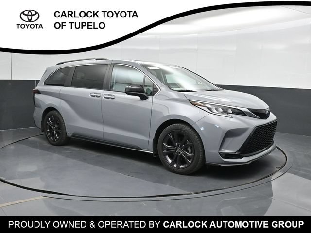 Used 2024 Toyota Sienna XSE FWD image 6