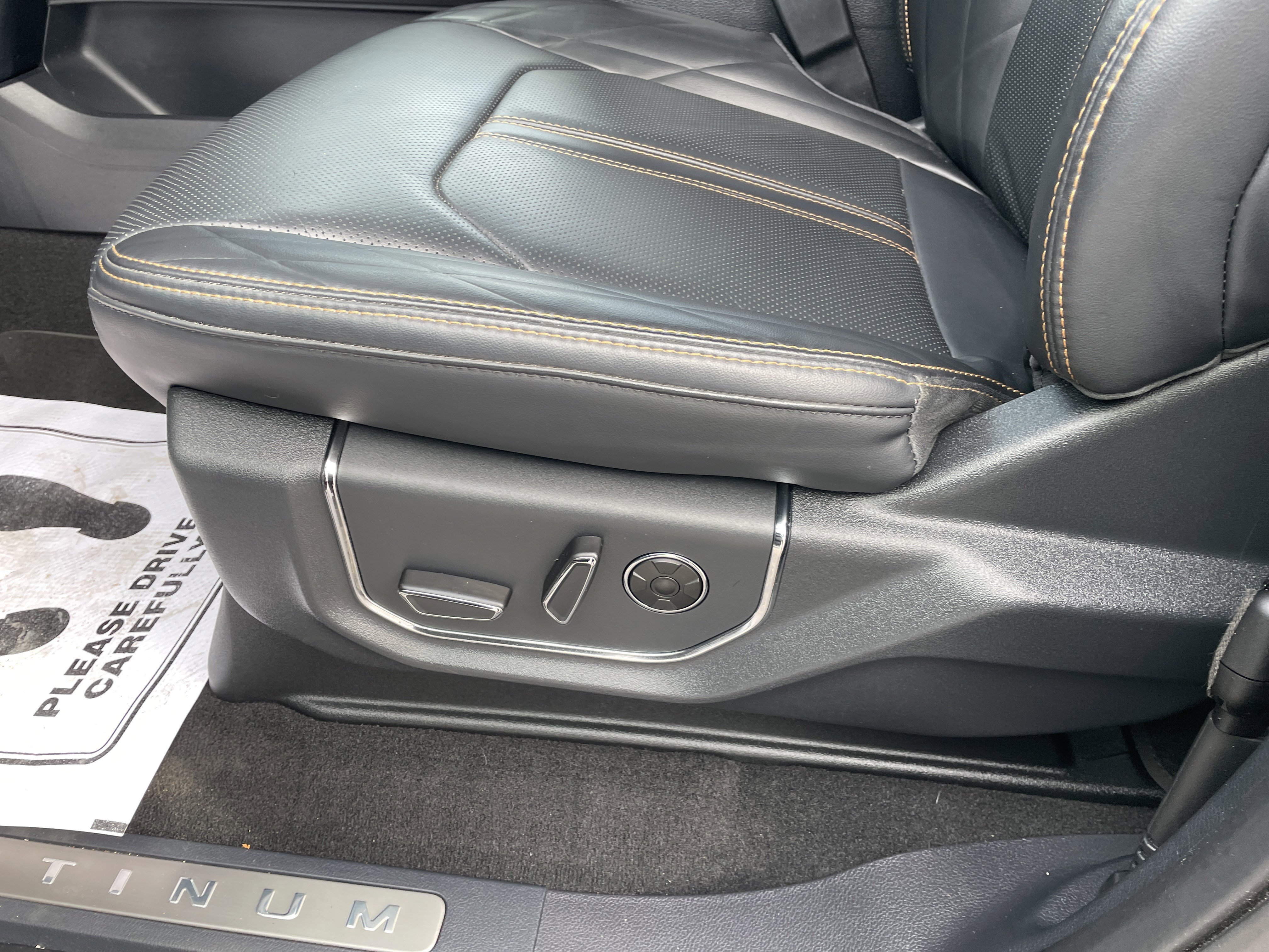 Used 2024 Ford Expedition Platinum image 25