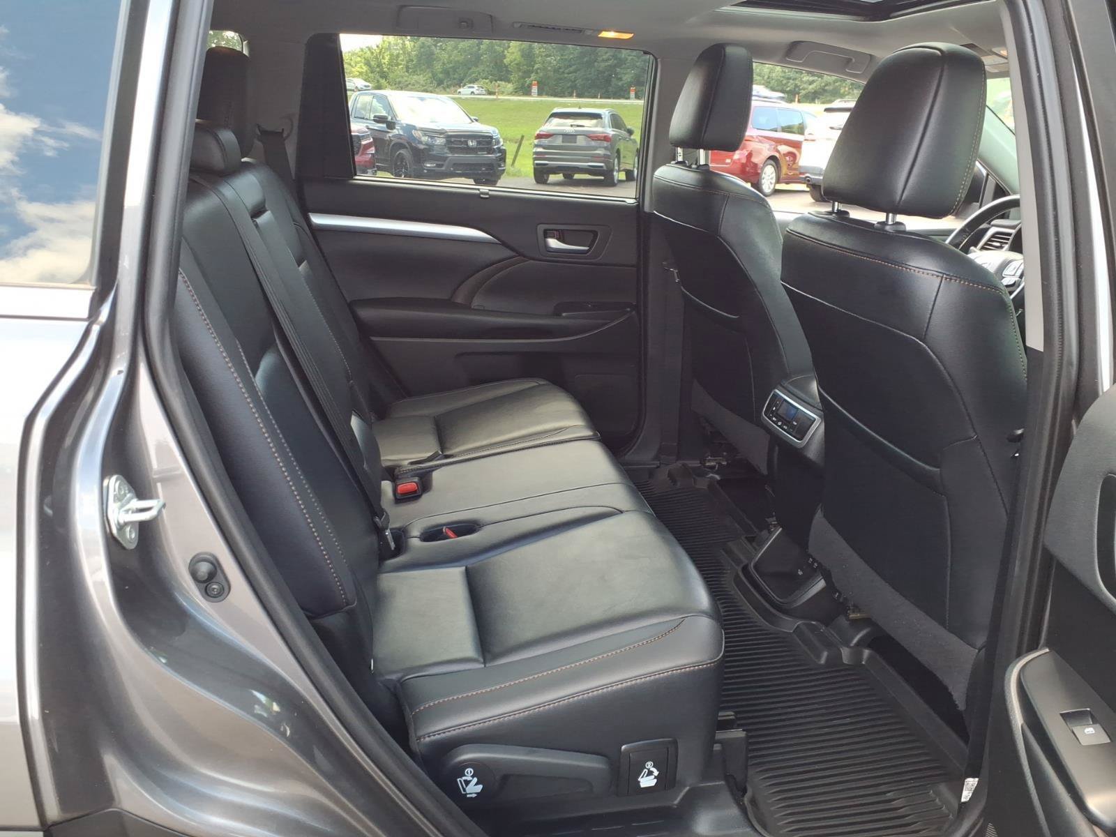 Used 2019 Toyota Highlander XLE AWD/4WD image 21