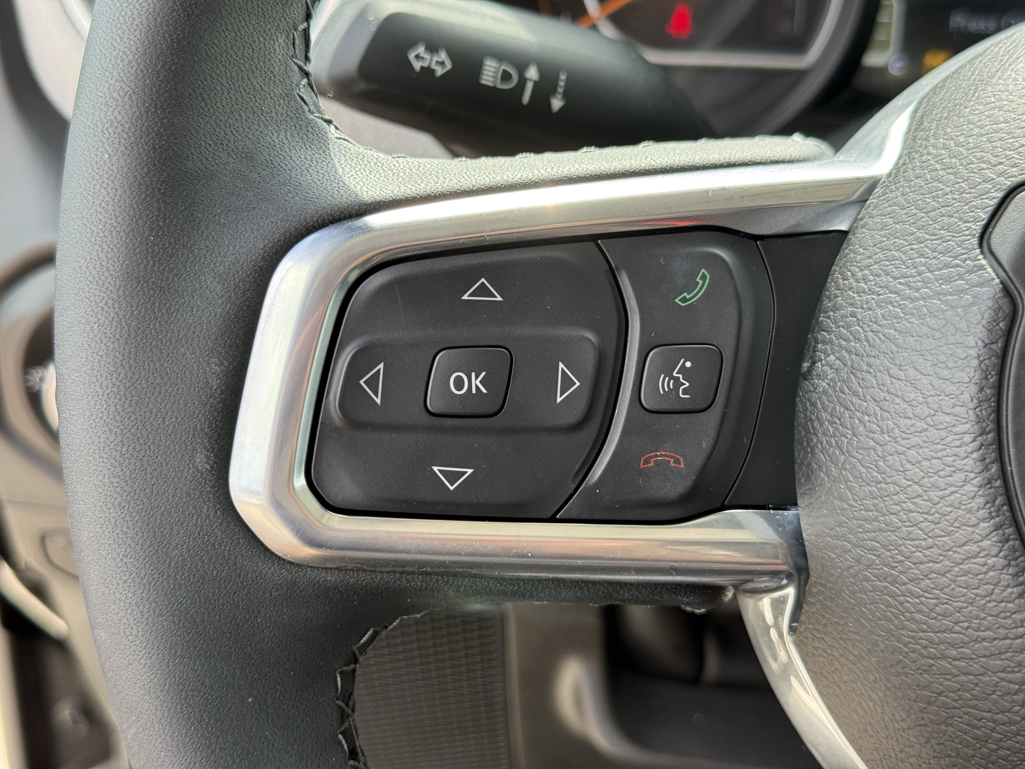 Used 2025 Jeep Wrangler Sahara image 17