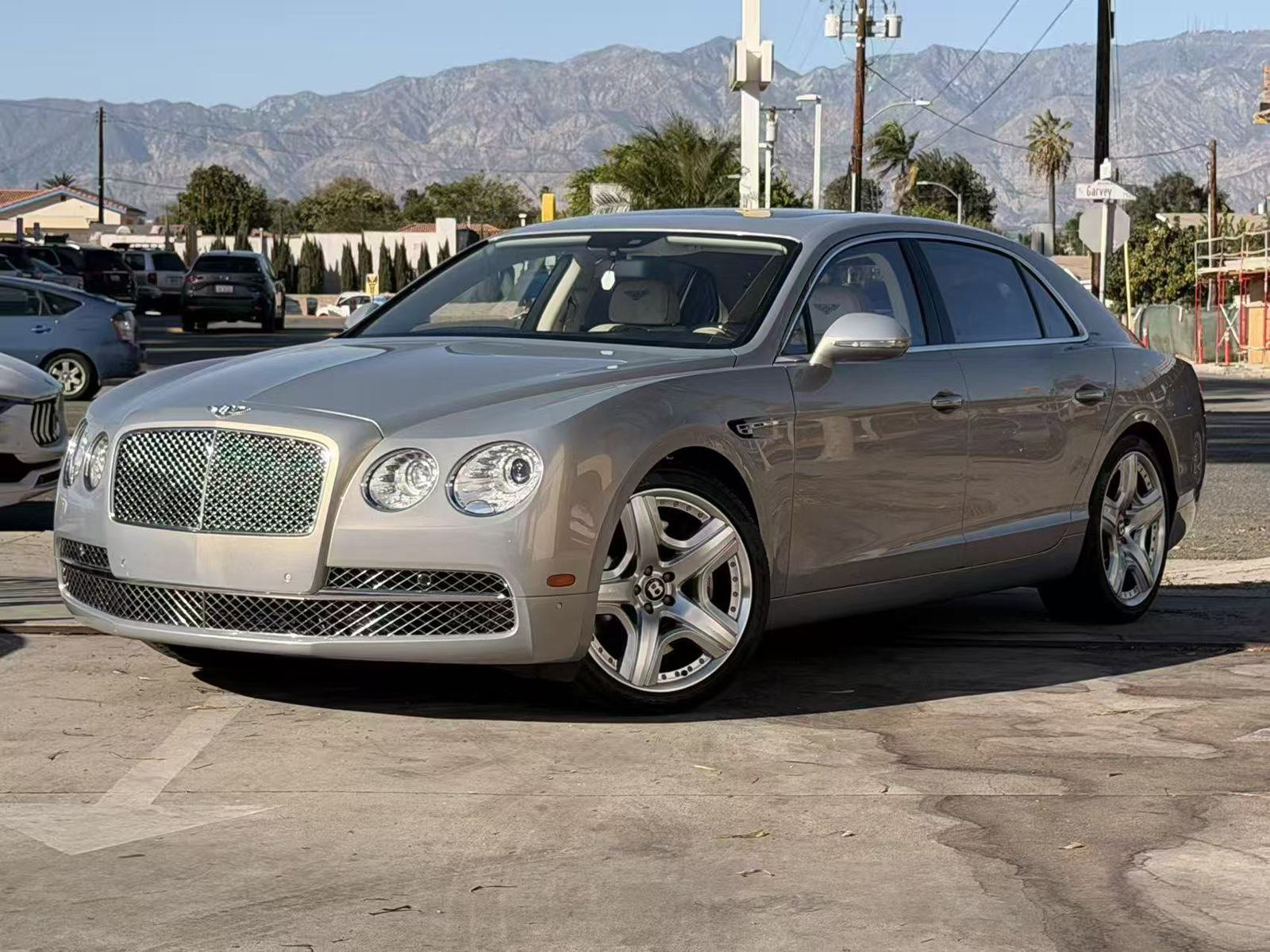 Used 2014 Bentley Flying Spur W12 AWD/4WD image 2